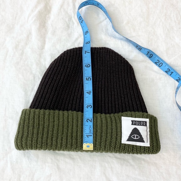 Polar Cuffed Beanie Toque - Picture 10 of 14